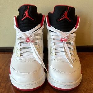 Jordan 5 Retro Fire Red Black Tongue  men’s size 8.5